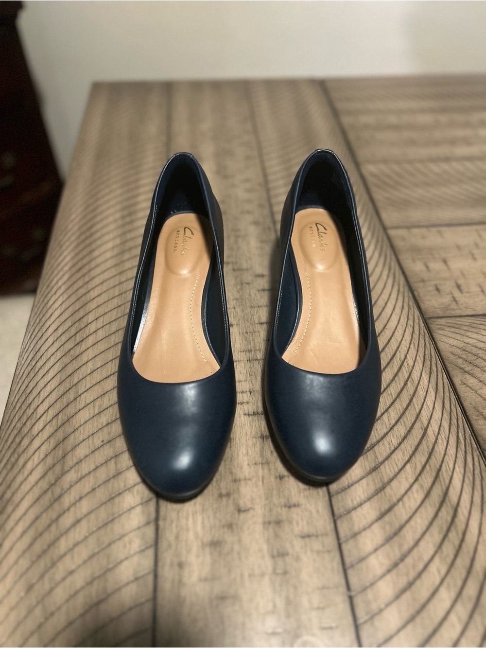 Clarks Navy Round-Toe Leather wedge 9W
